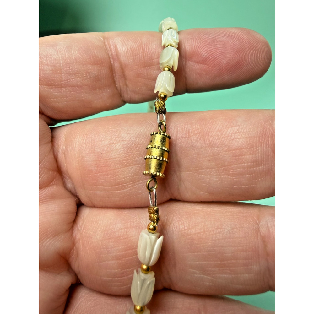 Vintage 17" Carved Shell MOP & Pink Angel Skin Coral Tulip Buds Beaded Necklace - Picture 4 of 5